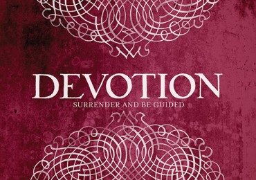 GC 1133K Scrolled Devotion Burgundy